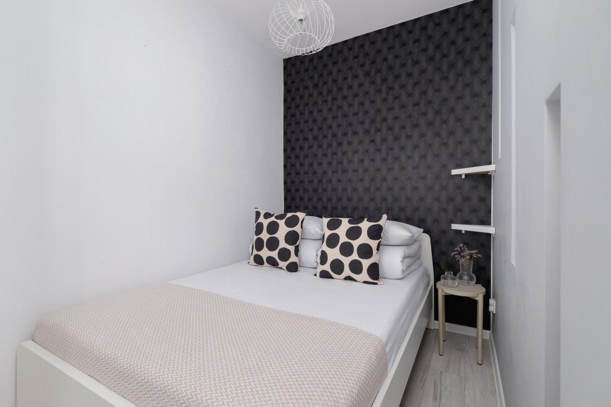 One Bedroom Apartment With A Balcony - Dietla 109 Street Krakow Bagian luar foto