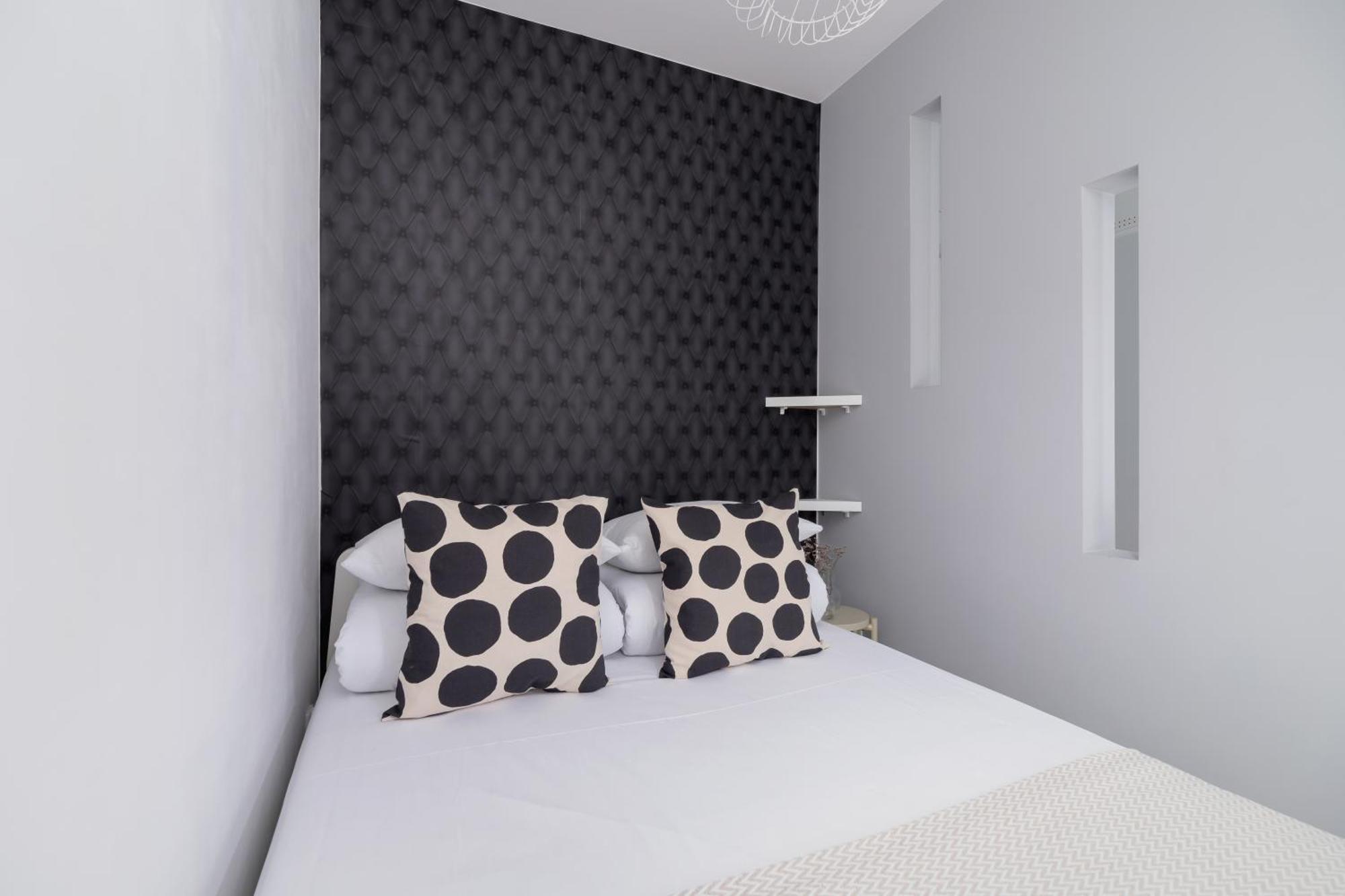 One Bedroom Apartment With A Balcony - Dietla 109 Street Krakow Bagian luar foto